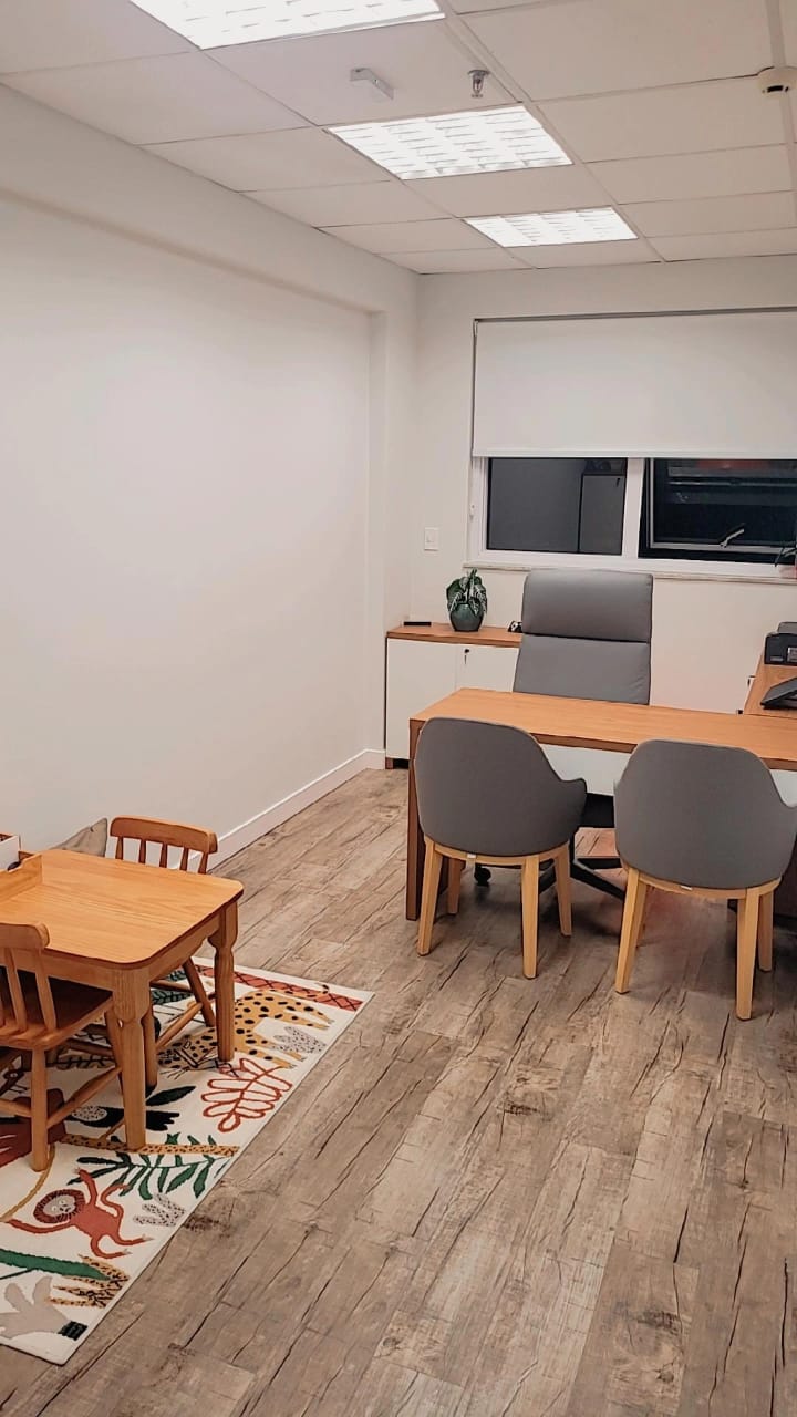 Sala de atendimento A do consultório de neuropsicologia na Vila Andrade